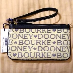 🆕 NWT Dooney & Bourke Large Slim Wristlet